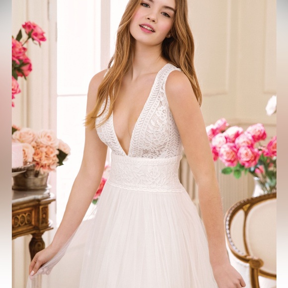 Sweetheart Wedding Gown - Picture 5 of 10